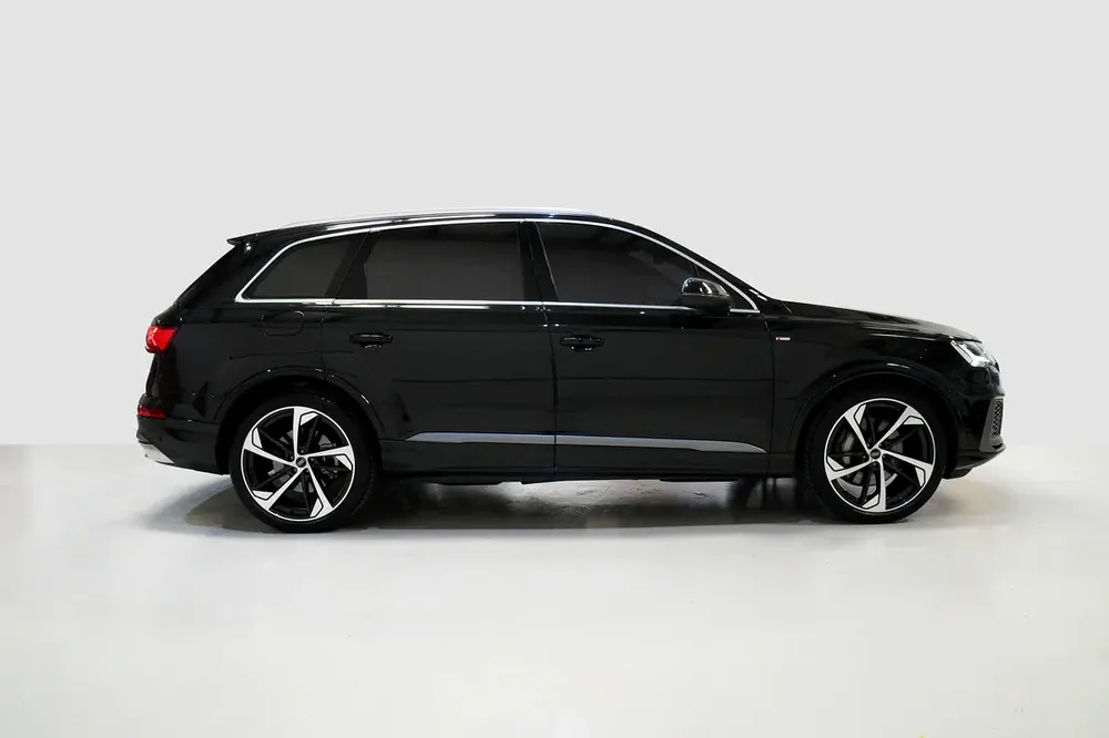 Audi Q7 55 TFSI quattro S line - 2023 - Image 19
