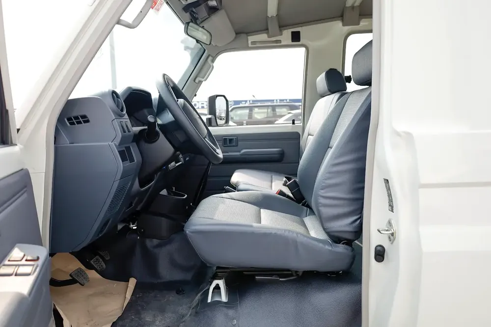 LHD - TOYOTA LANDCRUISER 79 2.8L DIESEL DOUBLE CAB GRADE E MANUAL - Image 5