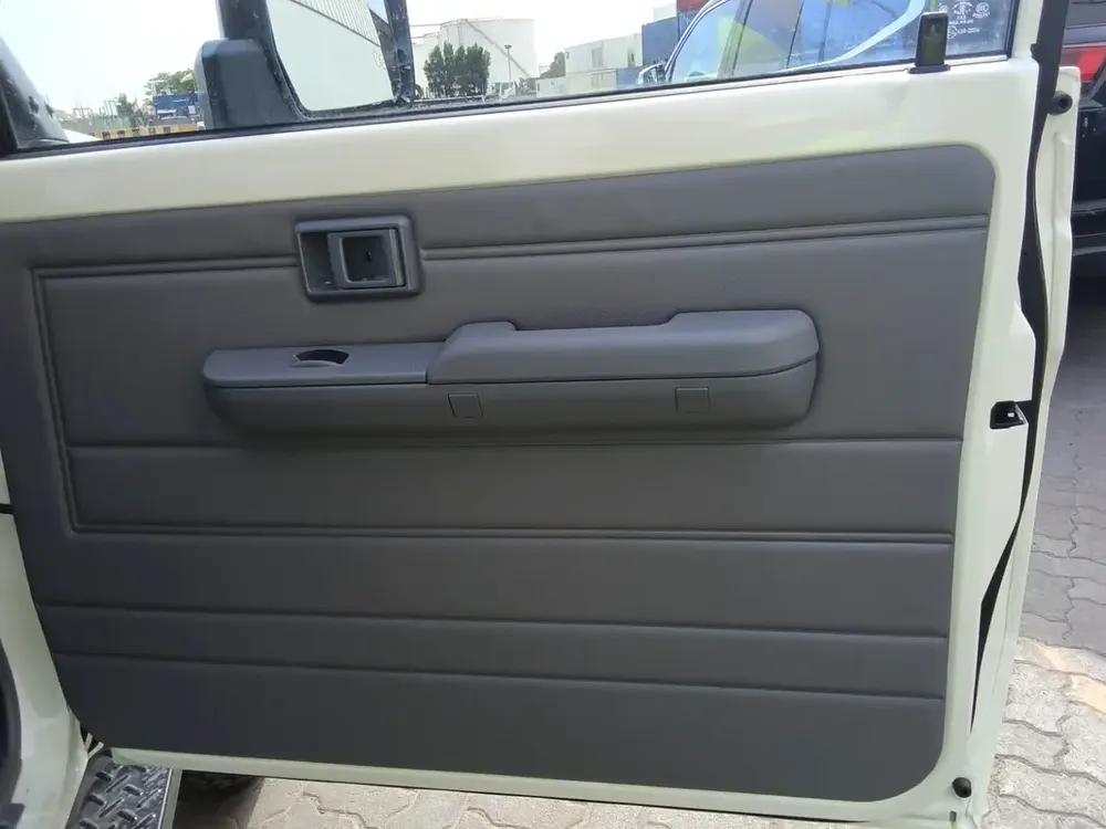 LHD - TOYOTA LANDCRUISER 79 2.8L DIESEL DOUBLE CAB GRADE E MANUAL - Image 8