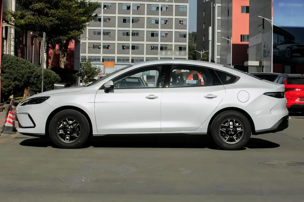 2025 BYD Seal 05 DM-i (Chinese Specs) - Brand New Plug-in Hybrid - Image 4
