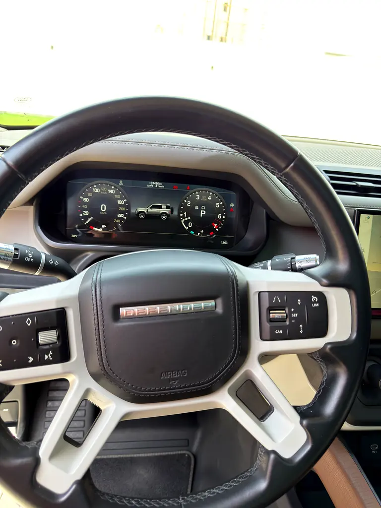 Land Rover Defender GCC V6 | Under Agency Warranty | Full Agency Service - Image 14