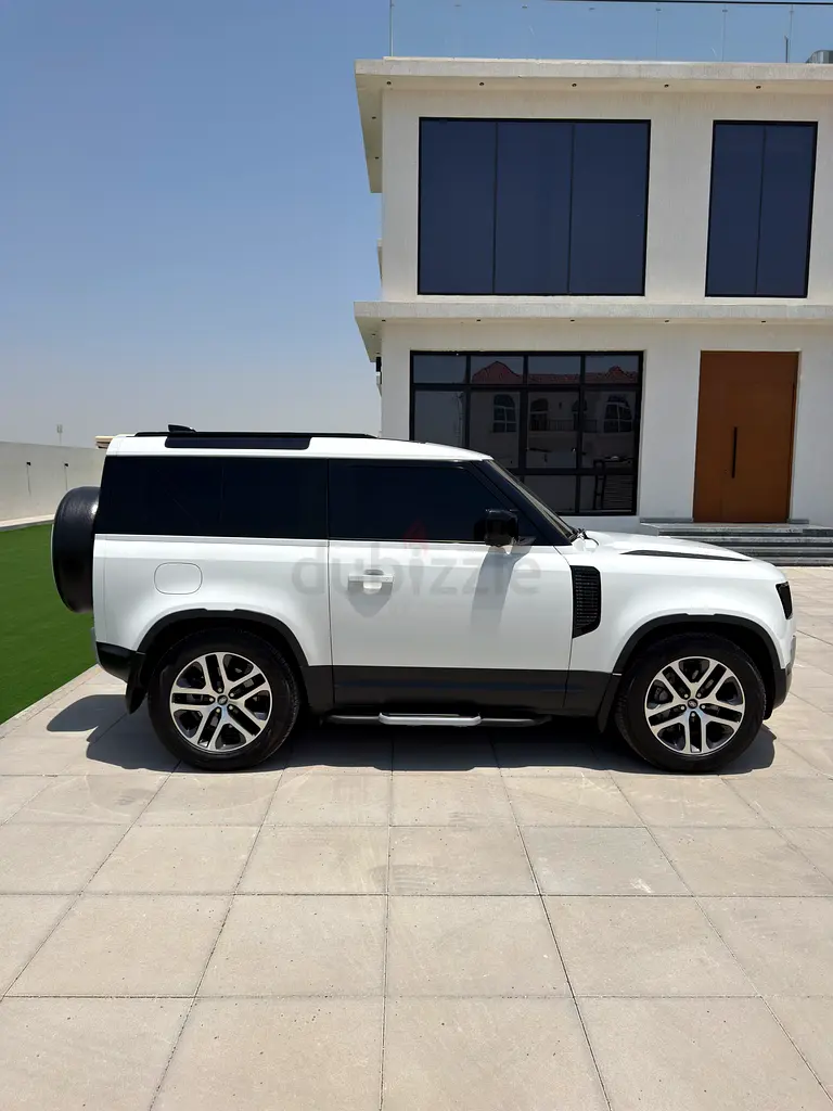 Land Rover Defender GCC V6 | Under Agency Warranty | Full Agency Service - Image 5