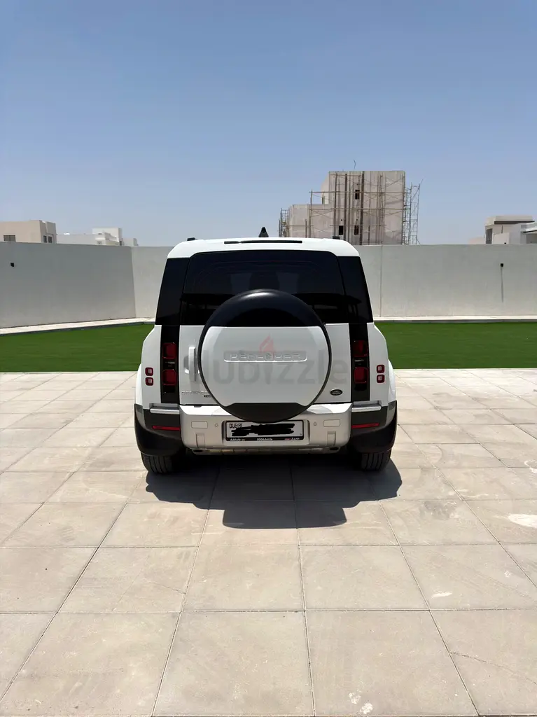 Land Rover Defender GCC V6 | Under Agency Warranty | Full Agency Service - Image 7