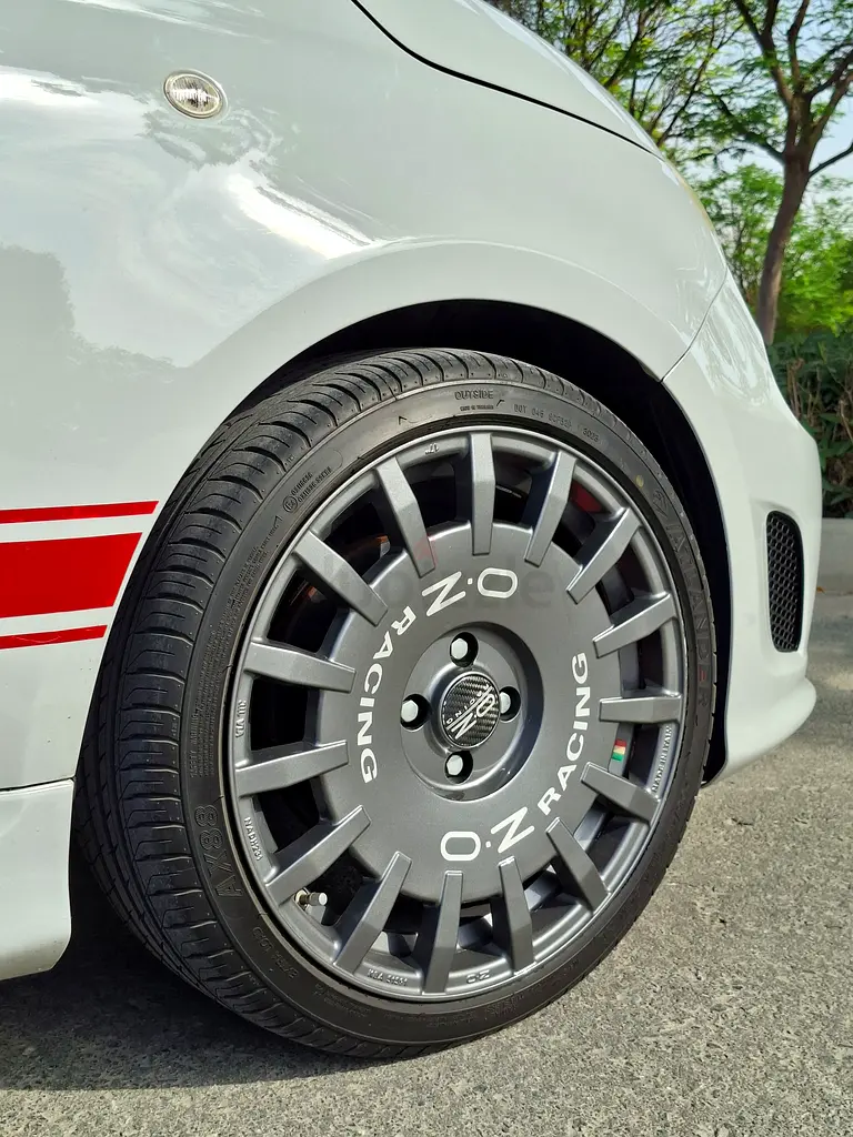 2012 Abarth 500 - European Specs - 5-speed manual gearbox - Image 7