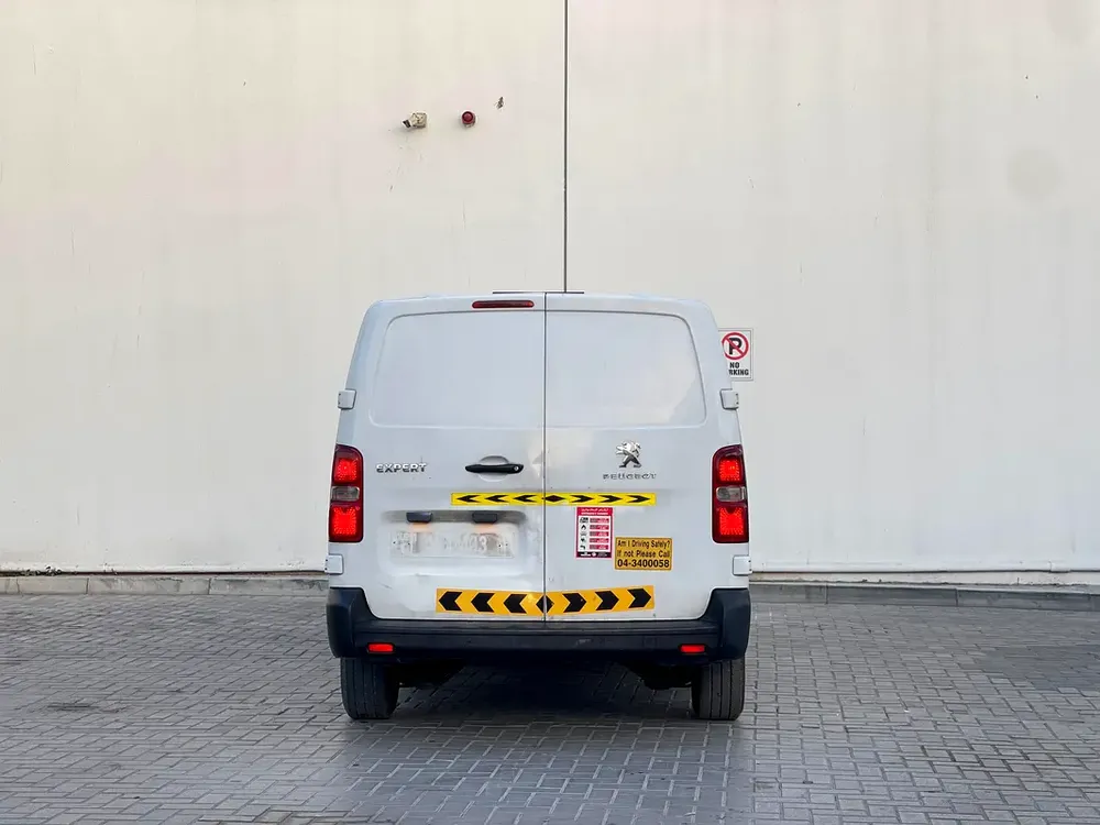 Peugeot Partner 2019 Van Long Body GCC Specs Original paint - Image 10