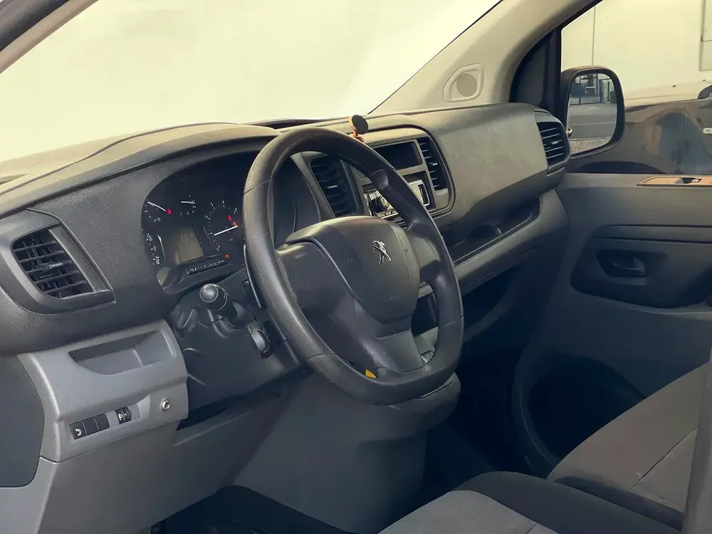Peugeot Partner 2019 Van Long Body GCC Specs Original paint - Image 11