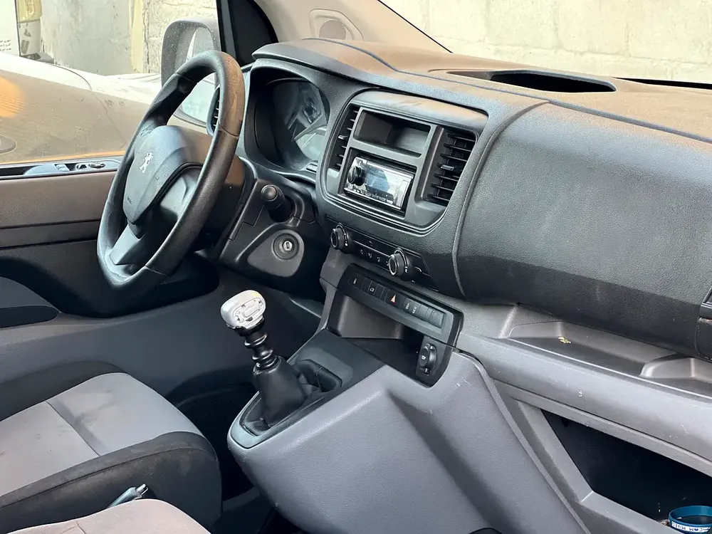 Peugeot Partner 2019 Van Long Body GCC Specs Original paint - Image 12
