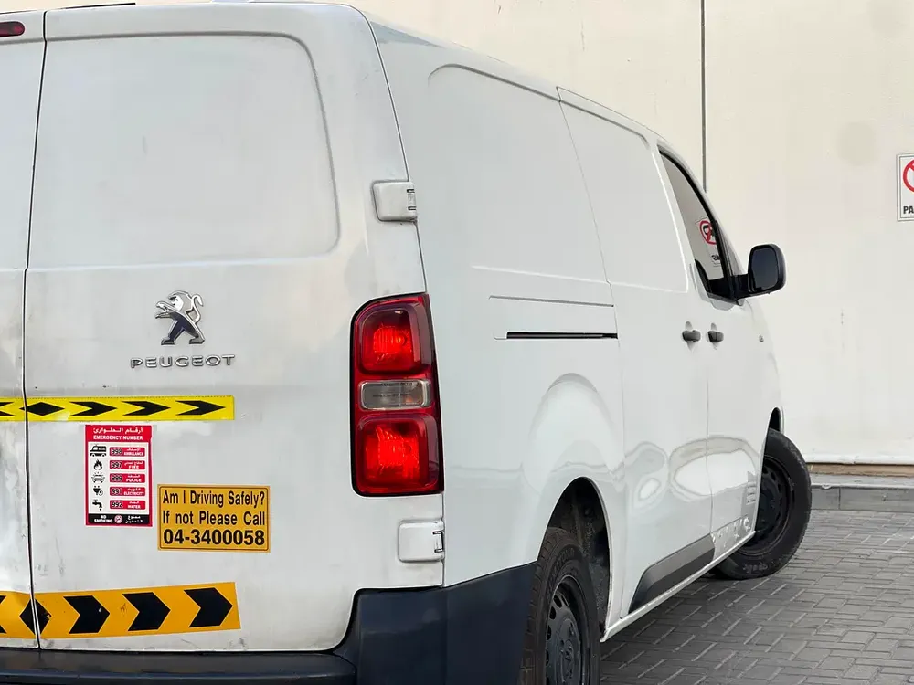 Peugeot Partner 2019 Van Long Body GCC Specs Original paint - Image 5