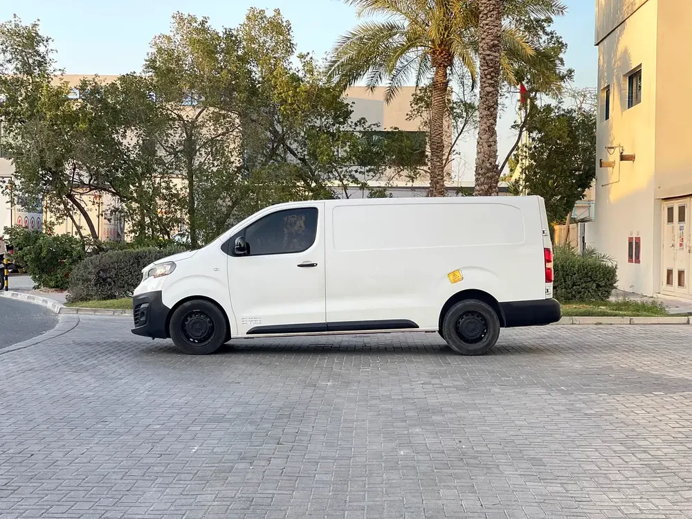 Peugeot Partner 2019 Van Long Body GCC Specs Original paint - Image 8