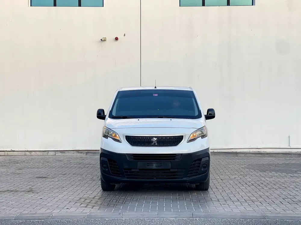 Peugeot Partner 2019 Van Long Body GCC Specs Original paint - Image 9
