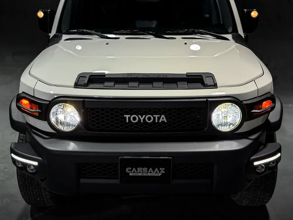 Toyota FJ Cruiser 2023 GCC specs - GXR - Last Production Month! - Image 16