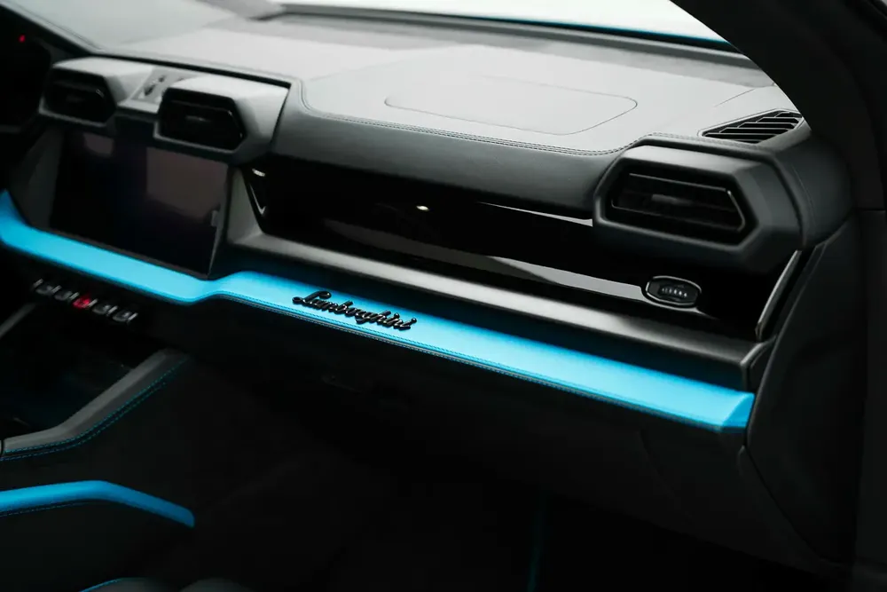 2026 LAMBORGHINI URUS SE - Image 10