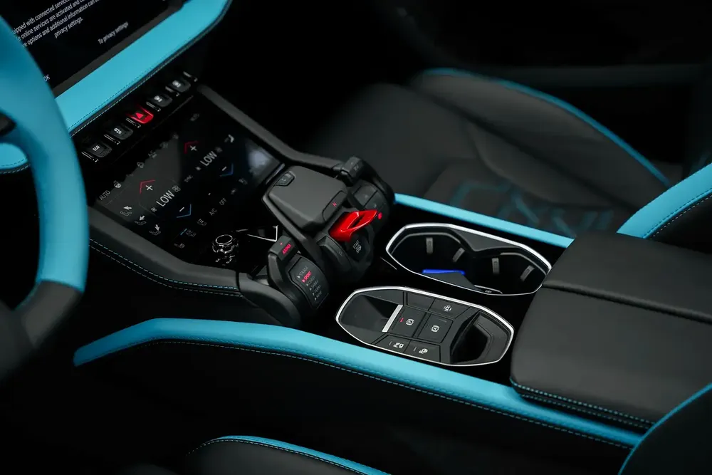 2026 LAMBORGHINI URUS SE - Image 11