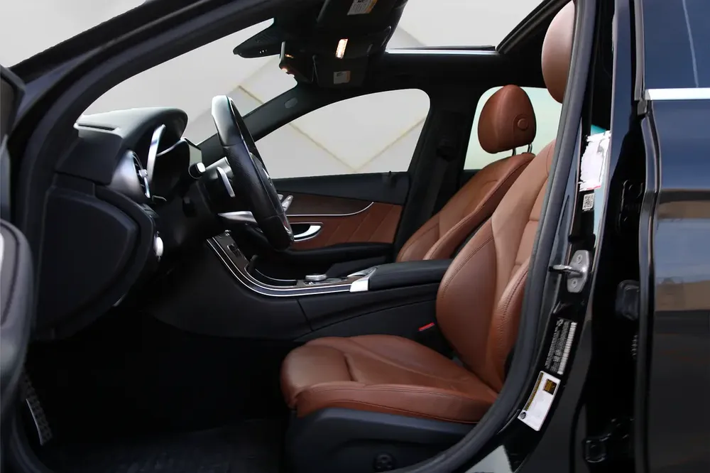 MERCEDES BENZ C300 4 MATIC - 2019 - FULLY LOADED - AMAZING PRICE - Image 10