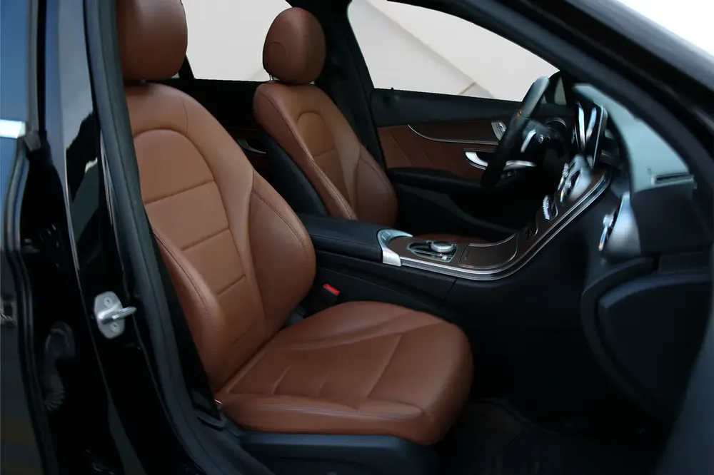 MERCEDES BENZ C300 4 MATIC - 2019 - FULLY LOADED - AMAZING PRICE - Image 12