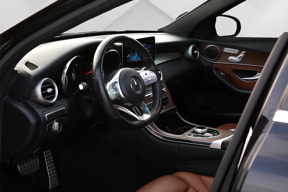 MERCEDES BENZ C300 4 MATIC - 2019 - FULLY LOADED - AMAZING PRICE - Image 9
