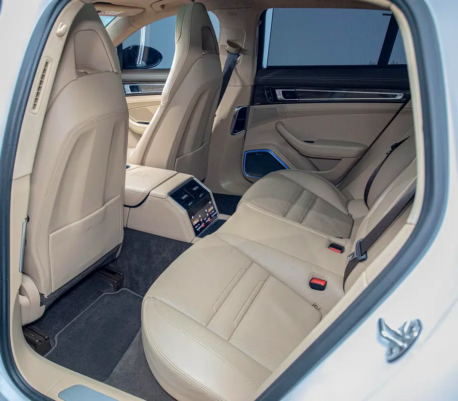 Sport Turismo • 550 BHP • Warranty + Service Contract Available • GCC - Image 13
