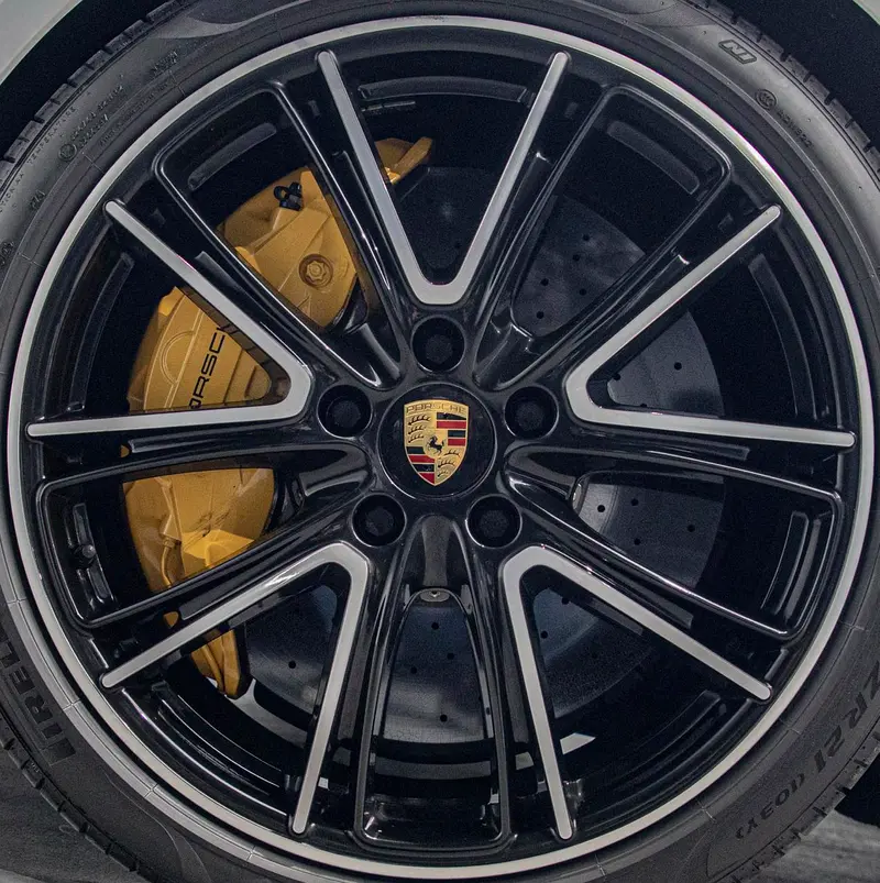 Sport Turismo • 550 BHP • Warranty + Service Contract Available • GCC - Image 15
