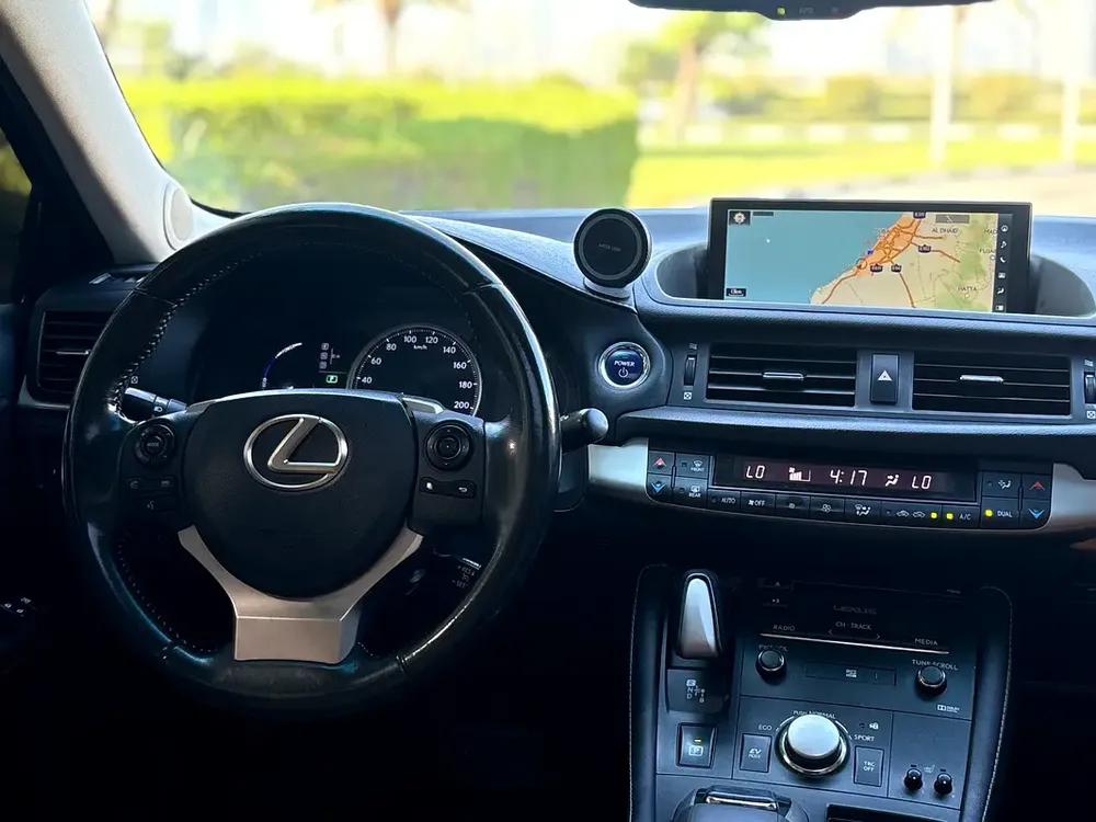 Lexus CT 200h Premier 2018 | Hybrid Efficiency | GCC Specs - Image 11