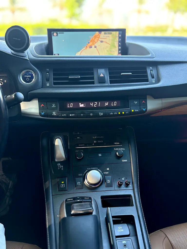 Lexus CT 200h Premier 2018 | Hybrid Efficiency | GCC Specs - Image 17