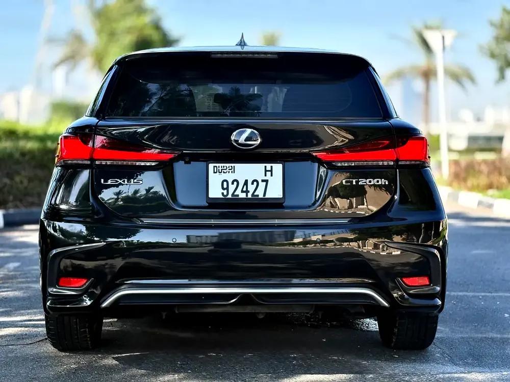 Lexus CT 200h Premier 2018 | Hybrid Efficiency | GCC Specs - Image 4