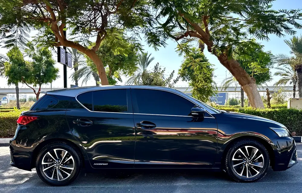 Lexus CT 200h Premier 2018 | Hybrid Efficiency | GCC Specs - Image 6