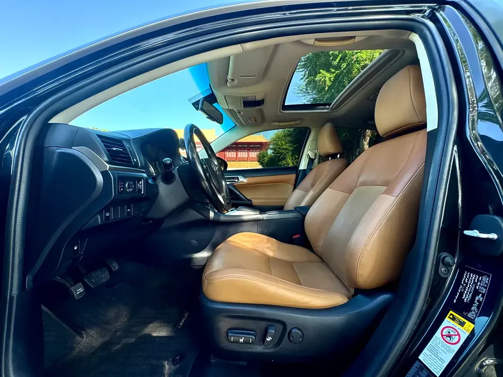 Lexus CT 200h Premier 2018 | Hybrid Efficiency | GCC Specs - Image 7