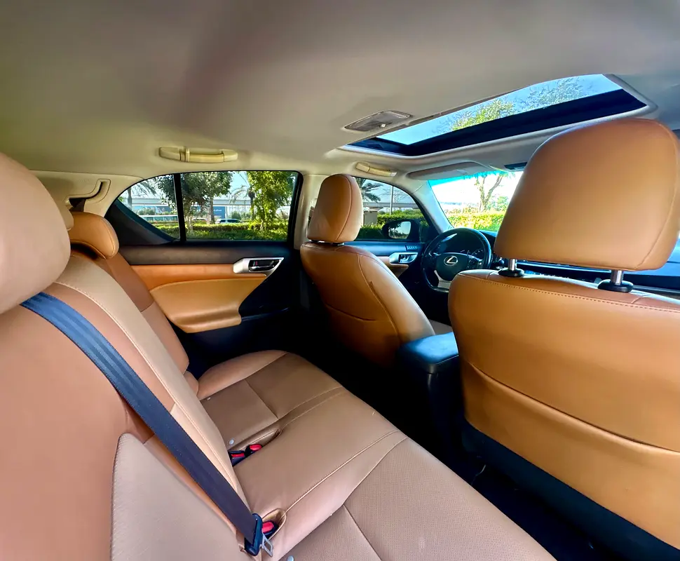 Lexus CT 200h Premier 2018 | Hybrid Efficiency | GCC Specs - Image 9