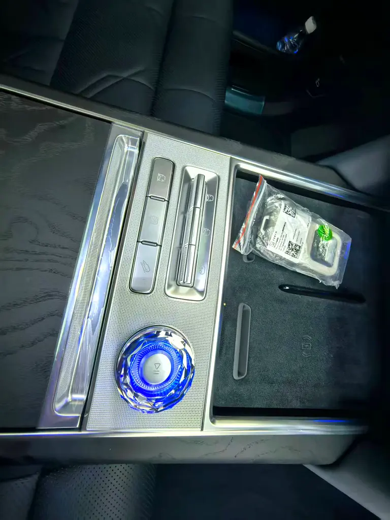 ZEEKR 9X Ultra 70kWh - 2025 - Image 10