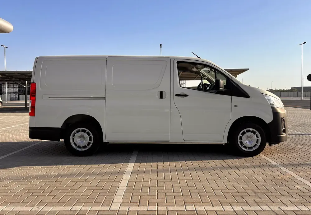 Toyota Hiace Standard 2026 - GCC Specs - Brand New - Image 4