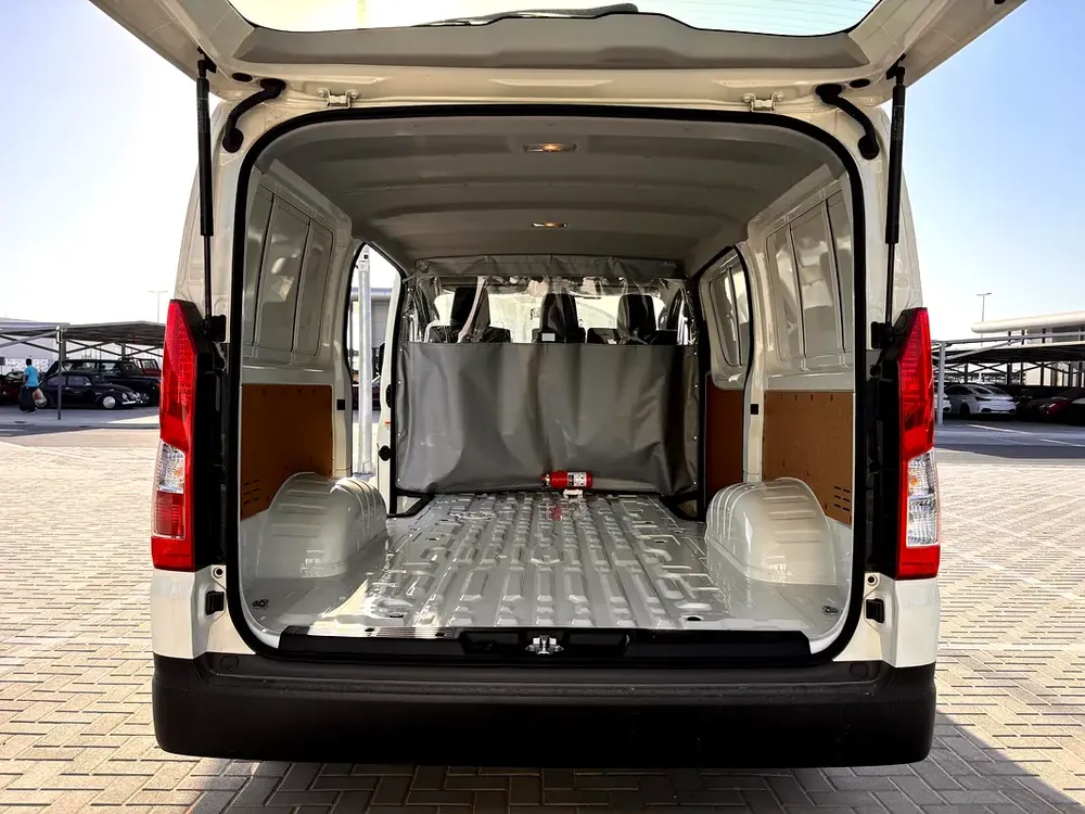 Toyota Hiace Standard 2026 - GCC Specs - Brand New - Image 9