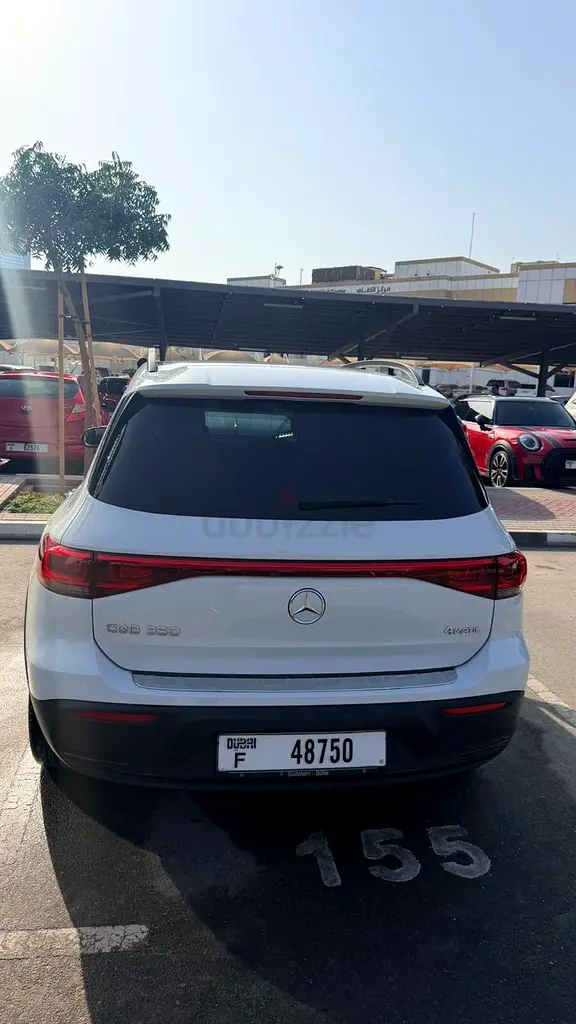 Mercedes-Benz EQB 350 4MATIC, 2024 model - Image 4