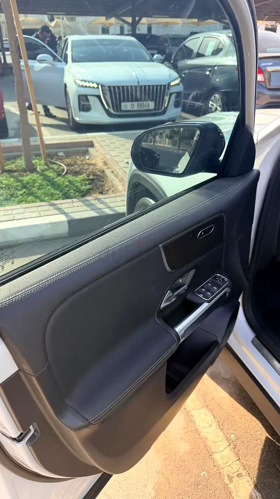 Mercedes-Benz EQB 350 4MATIC, 2024 model - Image 9