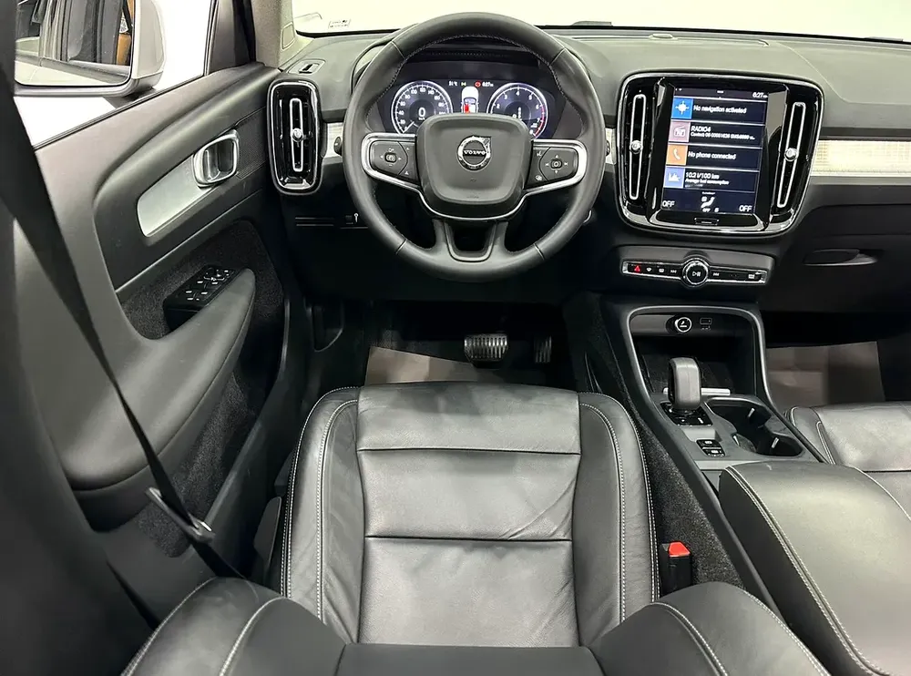 2022 Volvo XC40 T4,  Warranty, Full Volvo Service History, Low Kms, GCC - Image 11