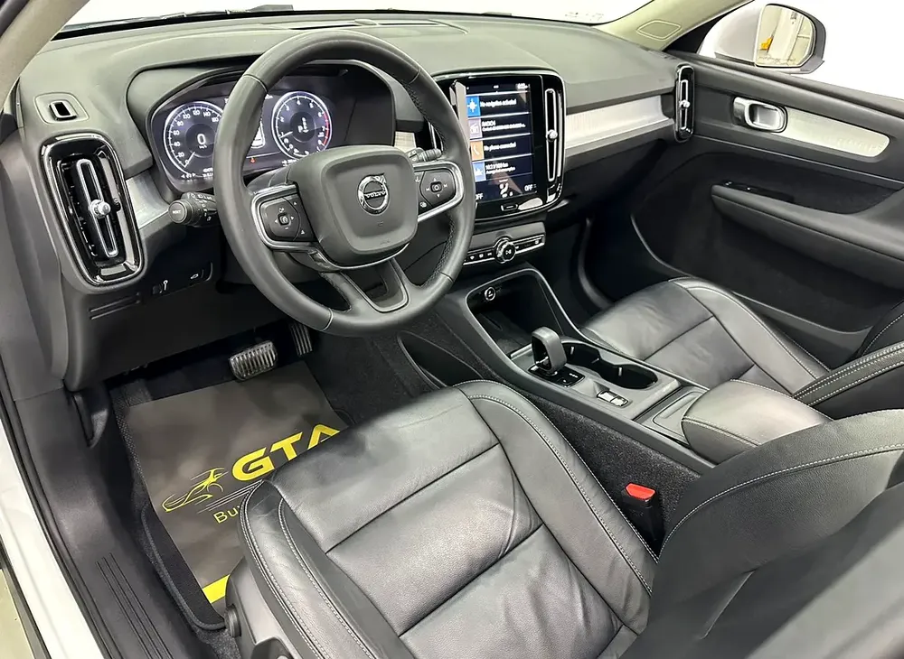 2022 Volvo XC40 T4,  Warranty, Full Volvo Service History, Low Kms, GCC - Image 12