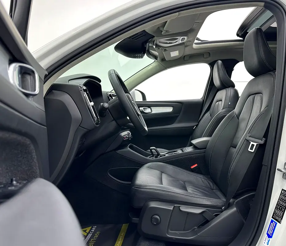 2022 Volvo XC40 T4,  Warranty, Full Volvo Service History, Low Kms, GCC - Image 14