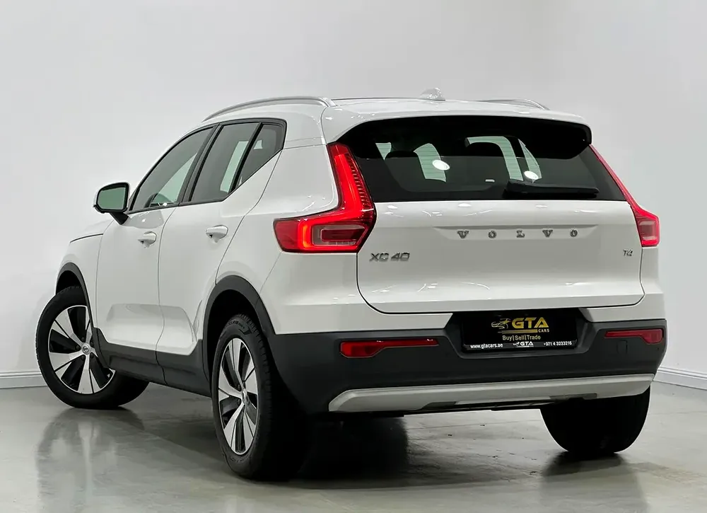 2022 Volvo XC40 T4,  Warranty, Full Volvo Service History, Low Kms, GCC - Image 4