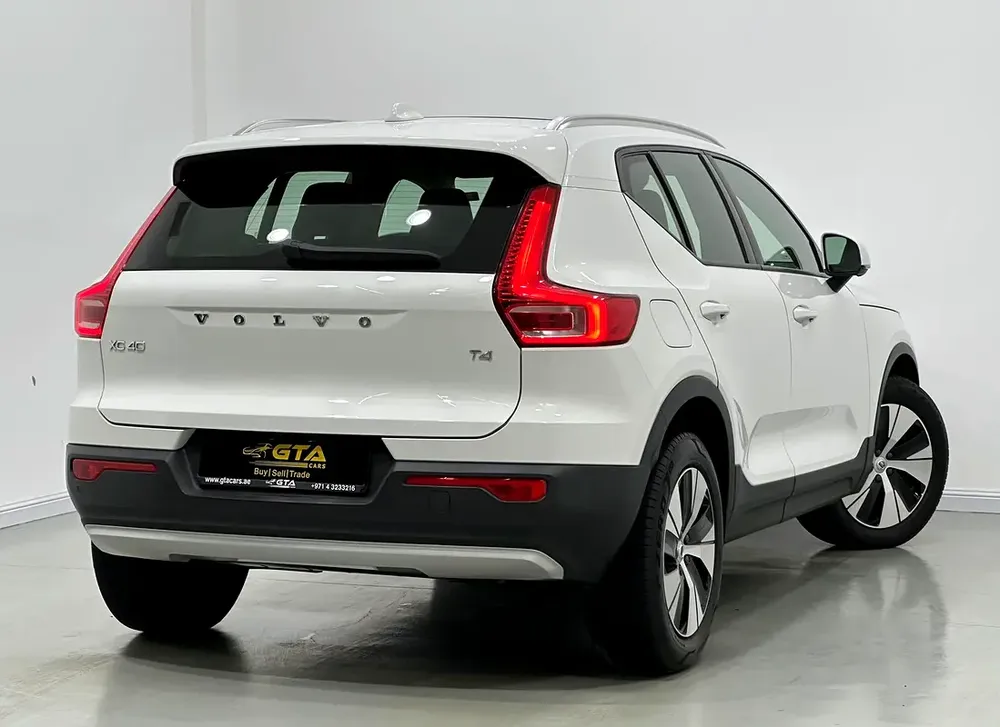 2022 Volvo XC40 T4,  Warranty, Full Volvo Service History, Low Kms, GCC - Image 6