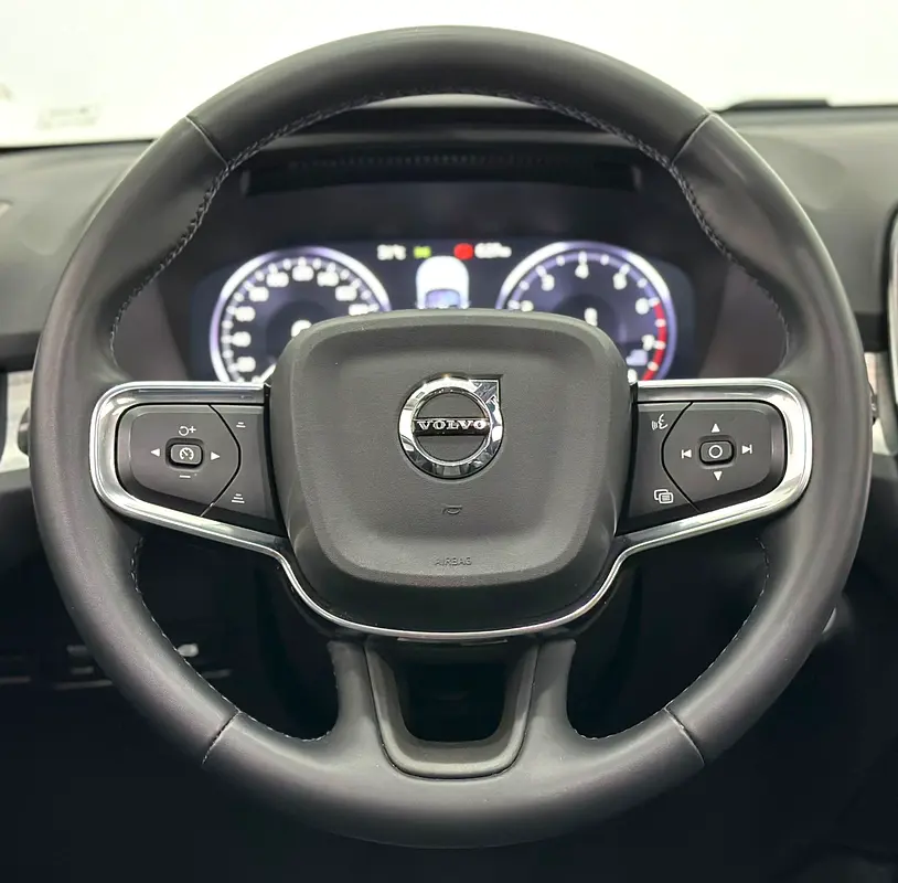 2022 Volvo XC40 T4,  Warranty, Full Volvo Service History, Low Kms, GCC - Image 8