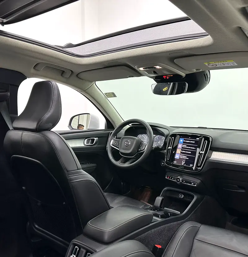 2022 Volvo XC40 T4,  Warranty, Full Volvo Service History, Low Kms, GCC - Image 9