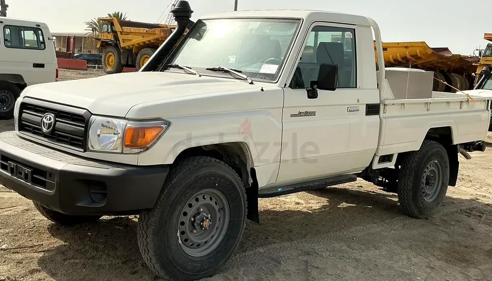 Unused 2023 Toyota Land Cruiser Pickup 79L // للبيع: تويوتا لاند كروزر بيك أب 79L موديل 2023 جديد - Image 4
