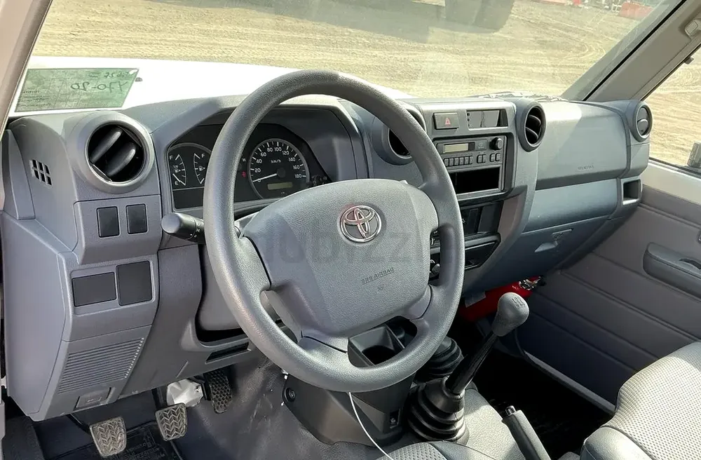 Unused 2023 Toyota Land Cruiser Pickup 79L // للبيع: تويوتا لاند كروزر بيك أب 79L موديل 2023 جديد - Image 6