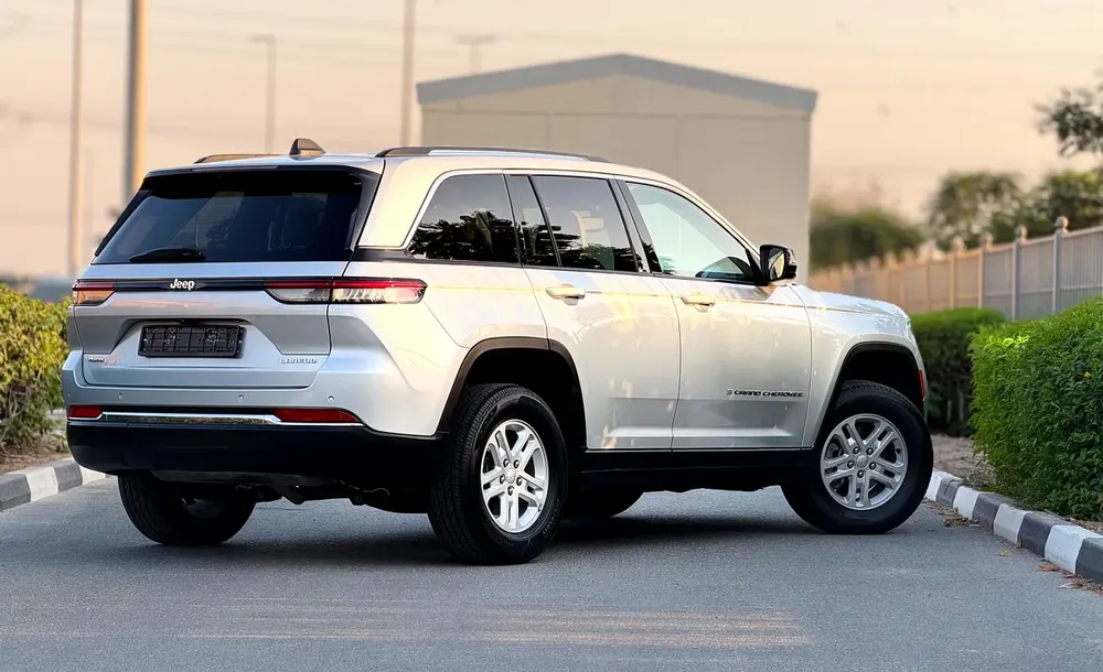 2022 Jeep Grand Cherokee Laredo - American Specs - GCC Ready - Image 4