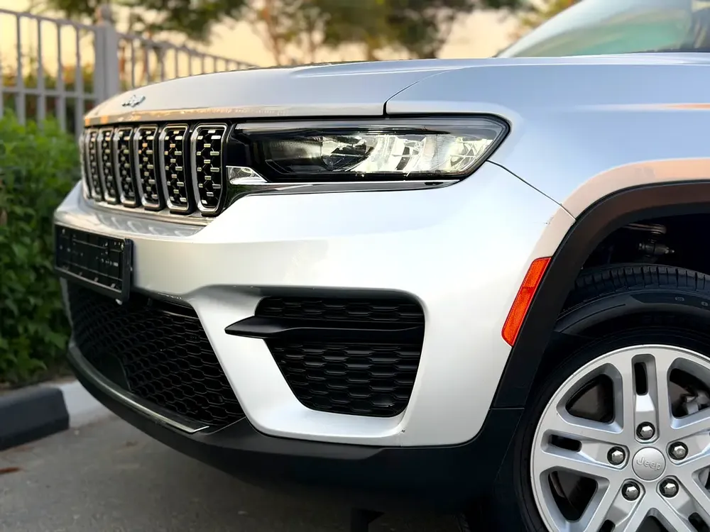 2022 Jeep Grand Cherokee Laredo - American Specs - GCC Ready - Image 8