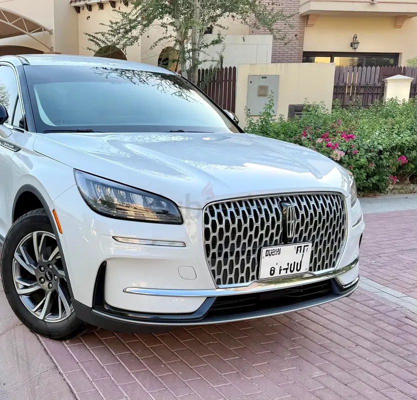 Pristine 2023 Lincoln Corsair | Under agency warranty  service contract, GCC | Luxury Compact S - Image 11