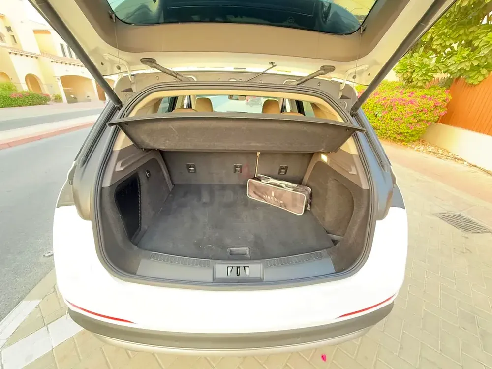 Pristine 2023 Lincoln Corsair | Under agency warranty  service contract, GCC | Luxury Compact S - Image 17