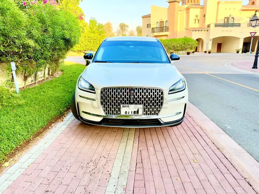 Pristine 2023 Lincoln Corsair | Under agency warranty  service contract, GCC | Luxury Compact S - Image 4