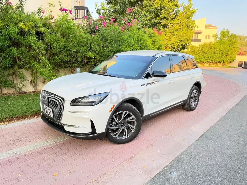 Pristine 2023 Lincoln Corsair | Under agency warranty  service contract, GCC | Luxury Compact S - Image 9