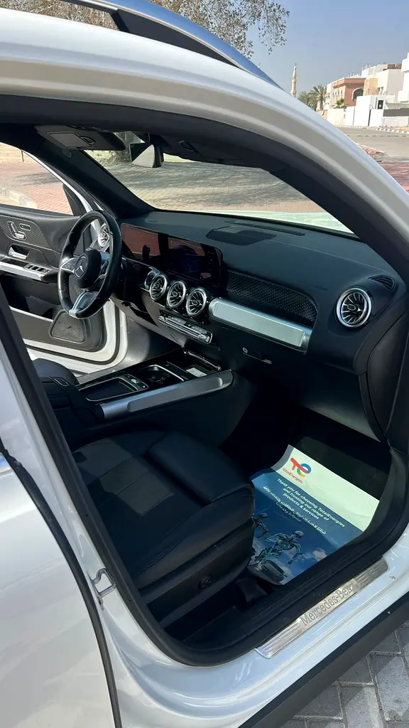 2024 Mercedes-Benz GLB 250 4MATIC - American Specs - GCC Ready! - Image 5