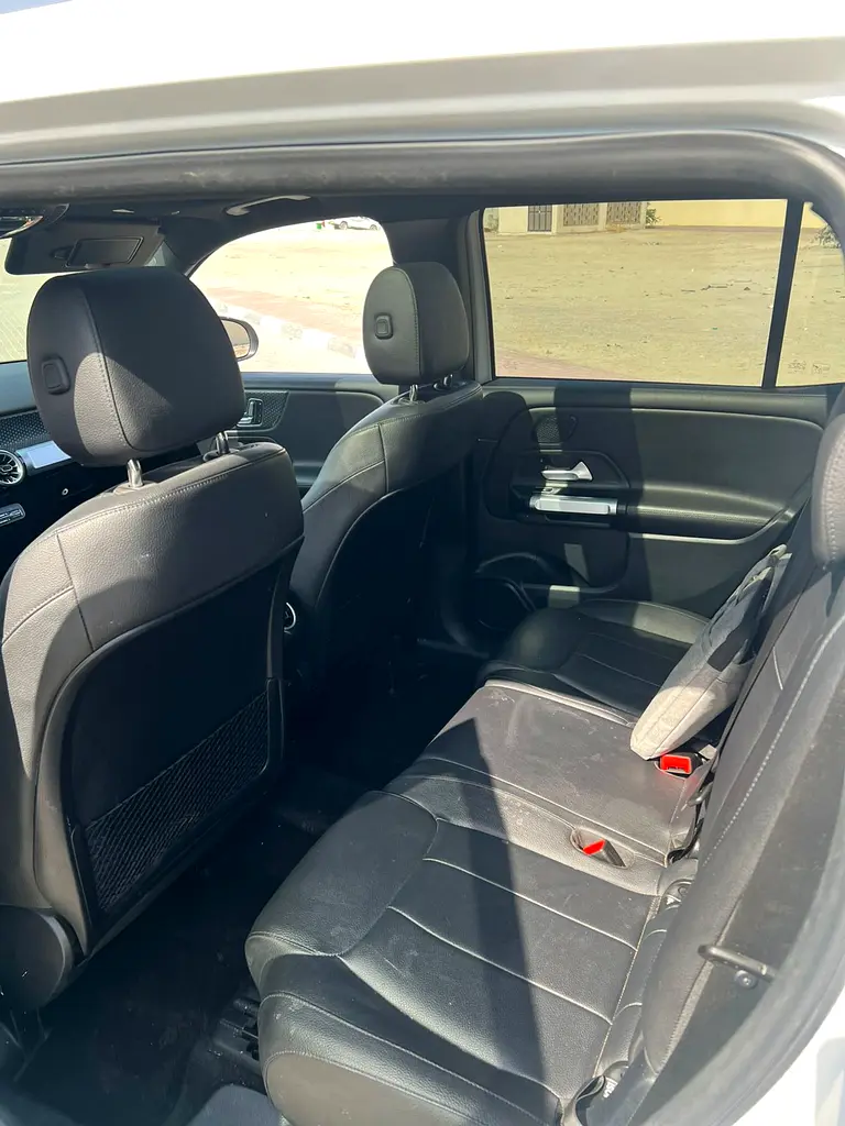 2024 Mercedes-Benz GLB 250 4MATIC - American Specs - GCC Ready! - Image 6